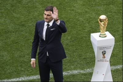 Ex-goleiro Casillas publica que é gay no Twitter e depois alega ataque hacker