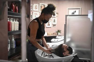  Alisante de cabelo potencializa riscos de câncer de útero, diz pesquisa