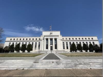 Fed reduz juros em 0,25 ponto percentual, para 4,25% a 4,50% ao ano
