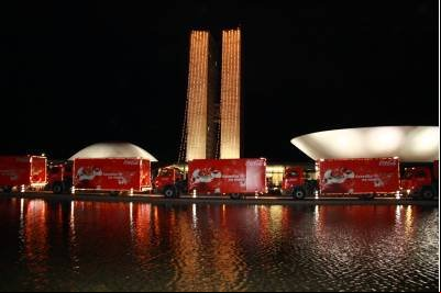 Coca-Cola divulga datas de caravanas iluminadas de Natal no DF e Entorno