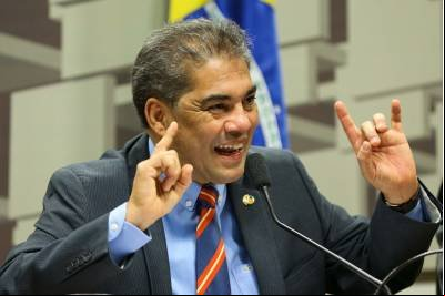 Ex-senador reassume comando do Solidariedade e desfaz aliança com Ibaneis