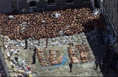 Indulto de Bolsonaro a militares do Carandiru divide opiniões