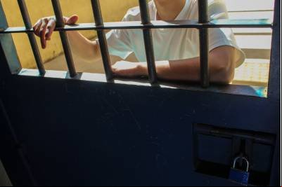 Venda sentenças e se aposente com R$ 35 mil; roube farinha e vá para a prisão