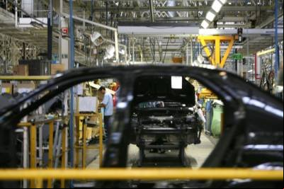 Indústria tem alta no faturamento, emprego, salário e rendimento, aponta CNI