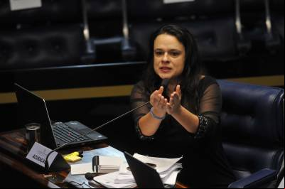 Alunos da USP fazem abaixo-assinado contra retorno de Janaína Paschoal